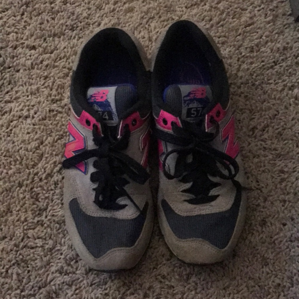 NEW BALANCES SIZE 6